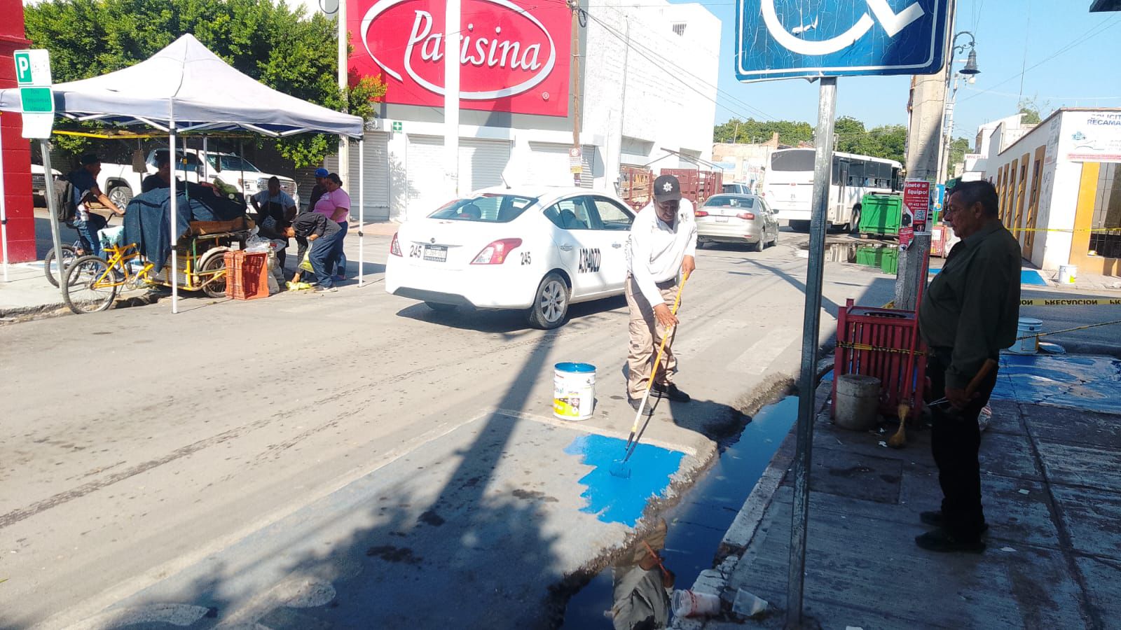 Rehabilitan señalética vial y rampas del centro de Lerdo