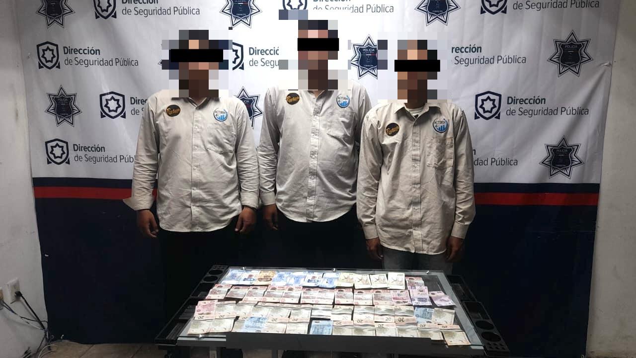 Detienen a tres hombres por robo, quebrantamiento de la confianza y amenazas