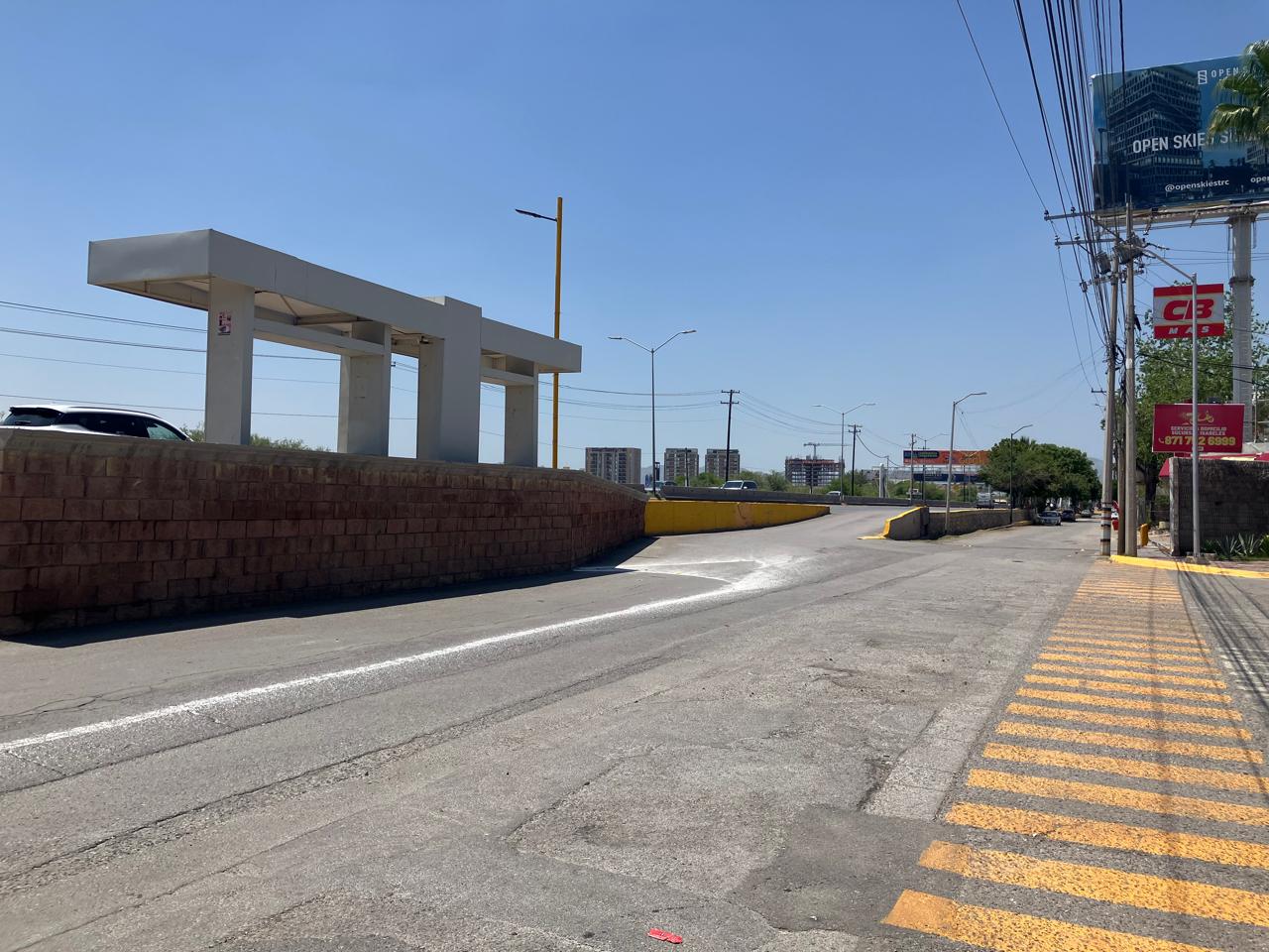 Aún no inicia la reubicación del paradero de autobús ni del puente peatonal para la obra del Paso Vial Villa Florida. (EL SIGLO DE TORREÓN)