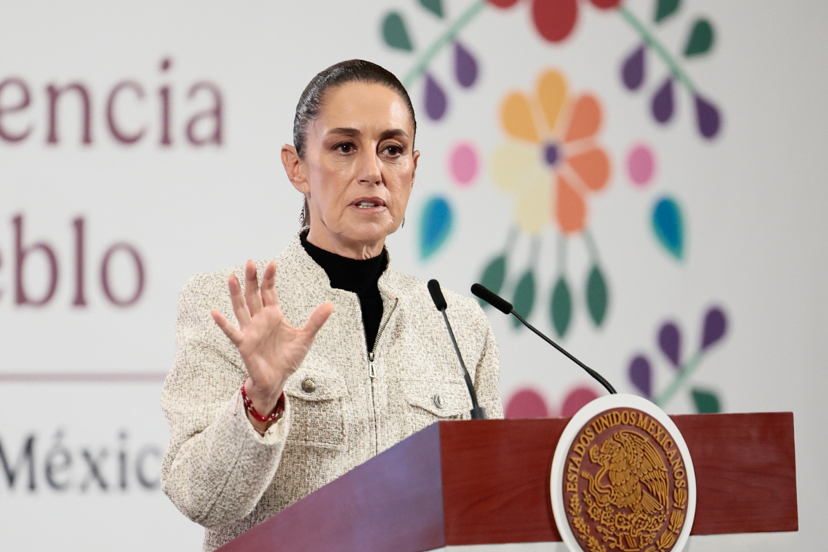 Sheinbaum pide a morenistas vivir con austeridad tras polémica por viajes al extranjero