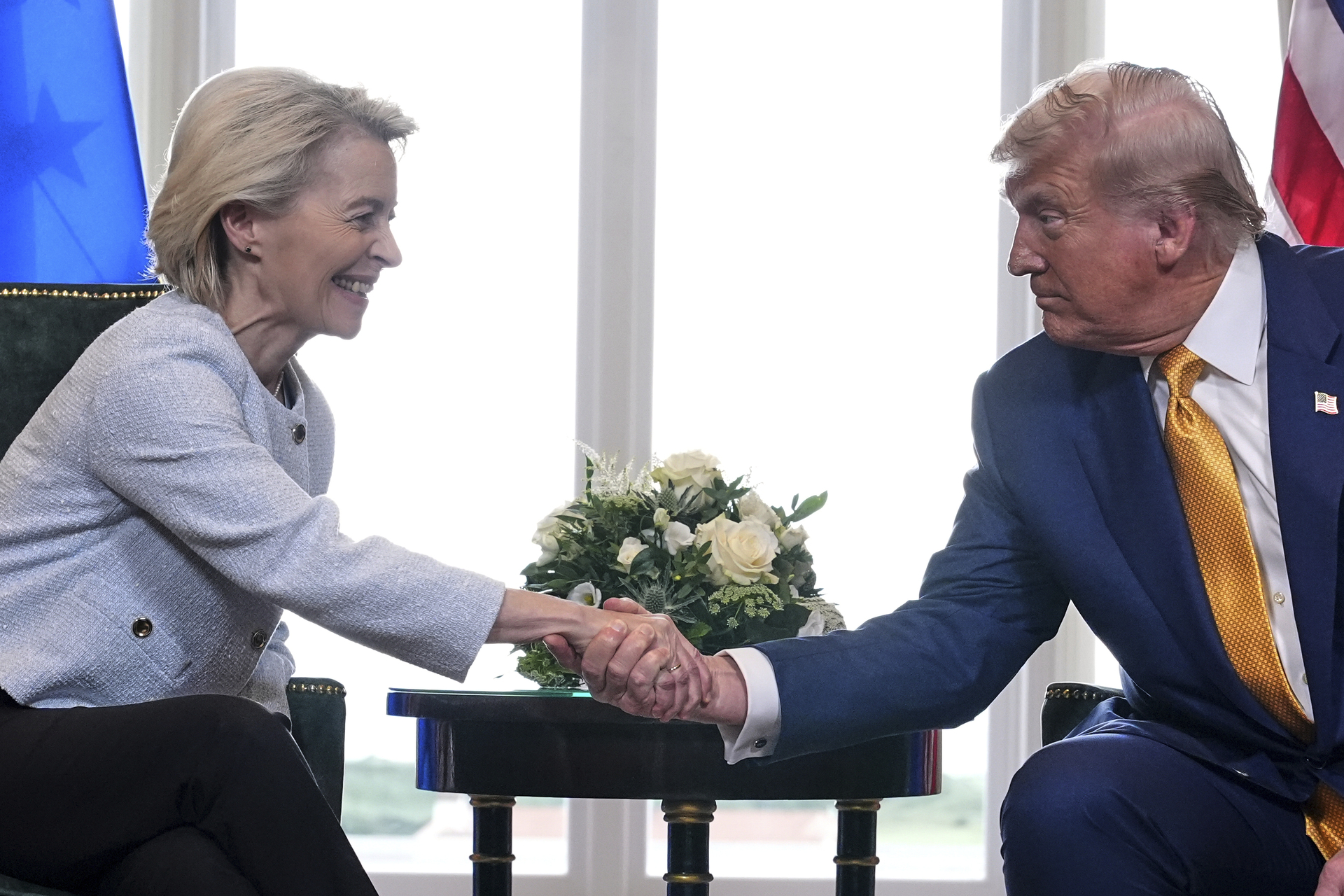 Cede Unión Europea a 15 % de aranceles de Donald Trump