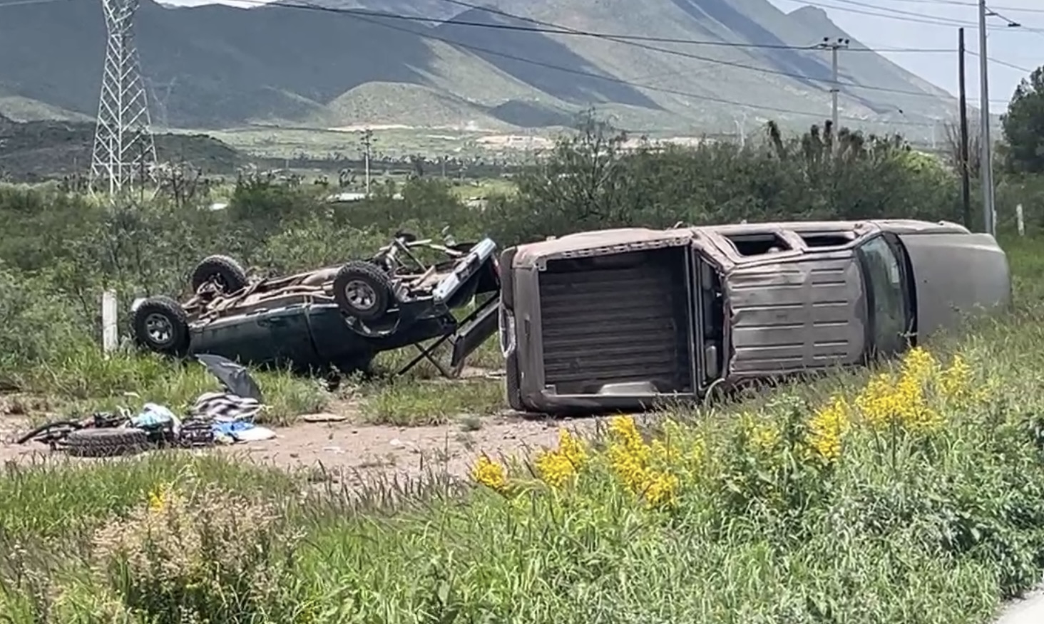 Un muerto y dos lesionados dejó doble volcadura en la Saltillo - Torreón