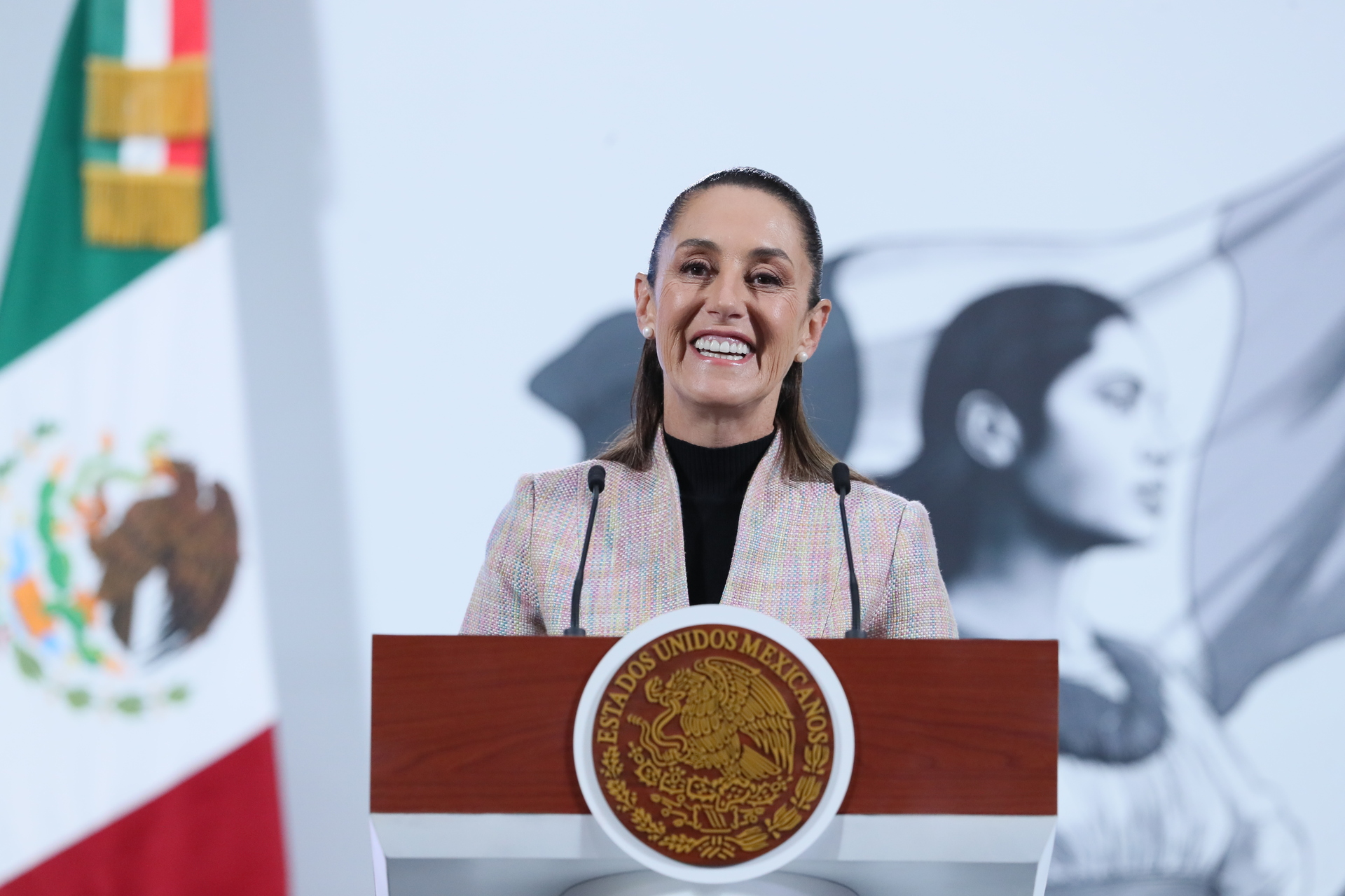 Sheinbaum reacciona a dichos de Rocío Nahle sobre muerte de maestra violentada en Veracruz