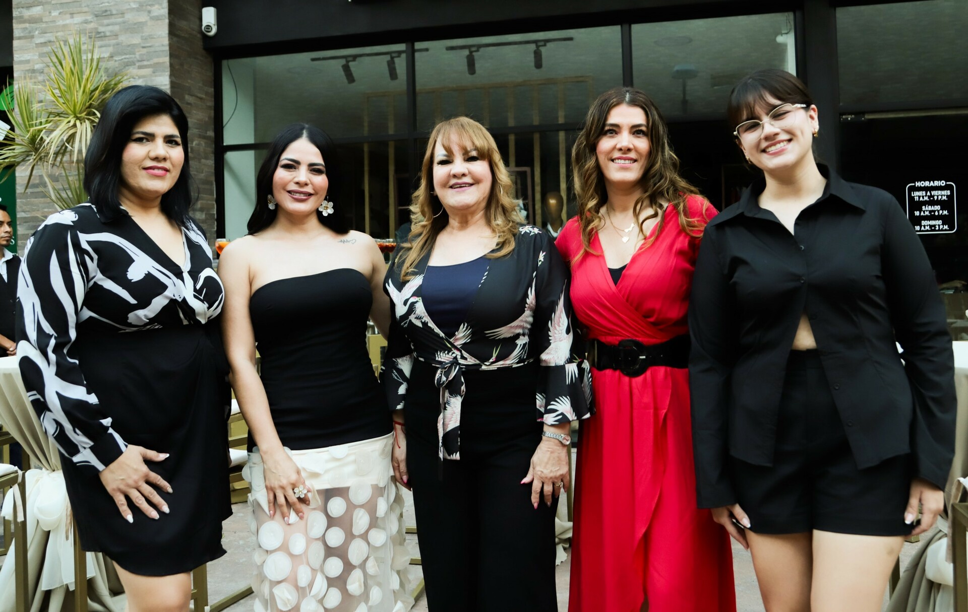 Julieta en compañía de algunas de sus amistades cercanas.
