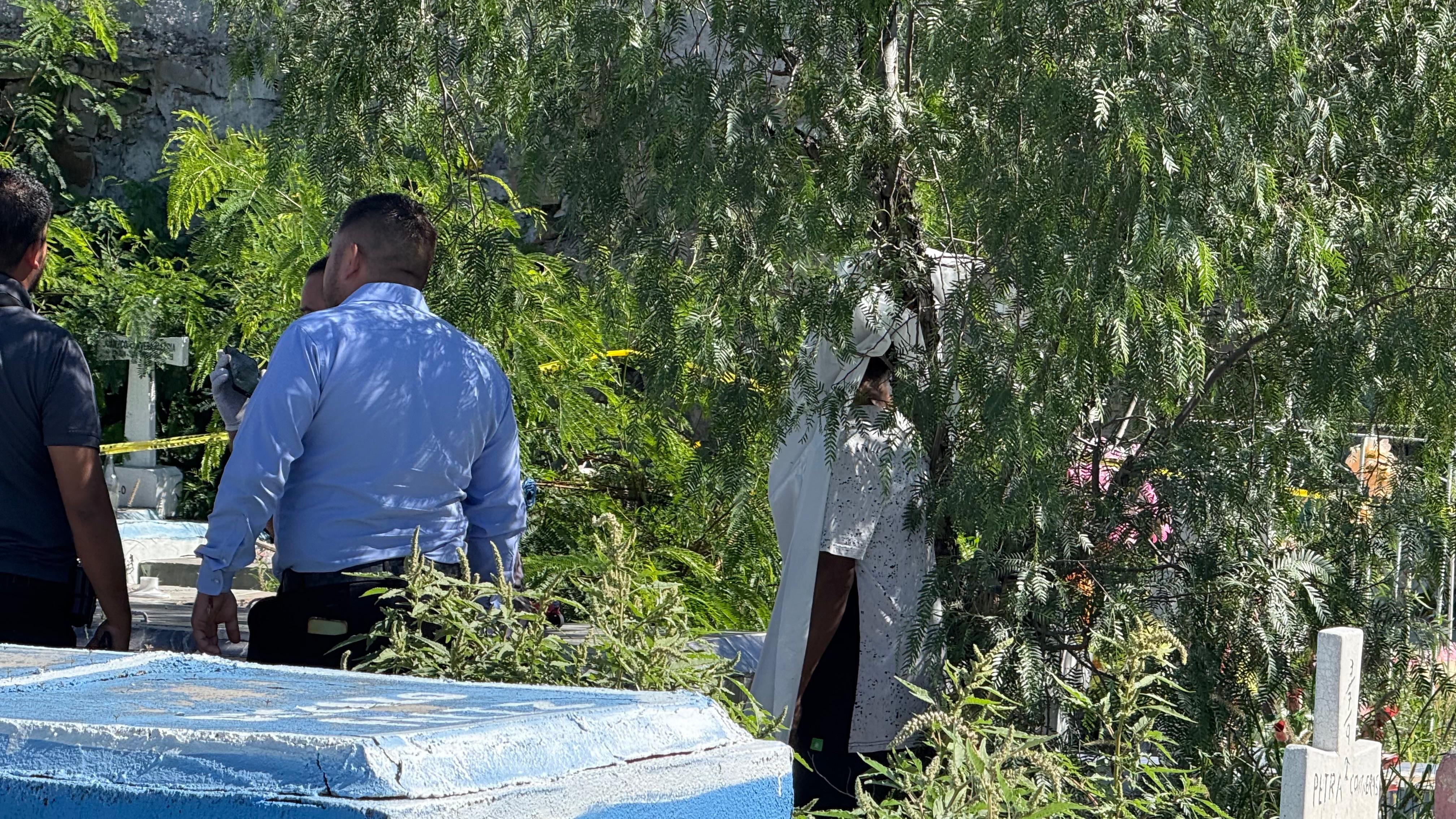 Hombre acaba con su vida en un panteón; deja carta póstuma a la Santa Muerte