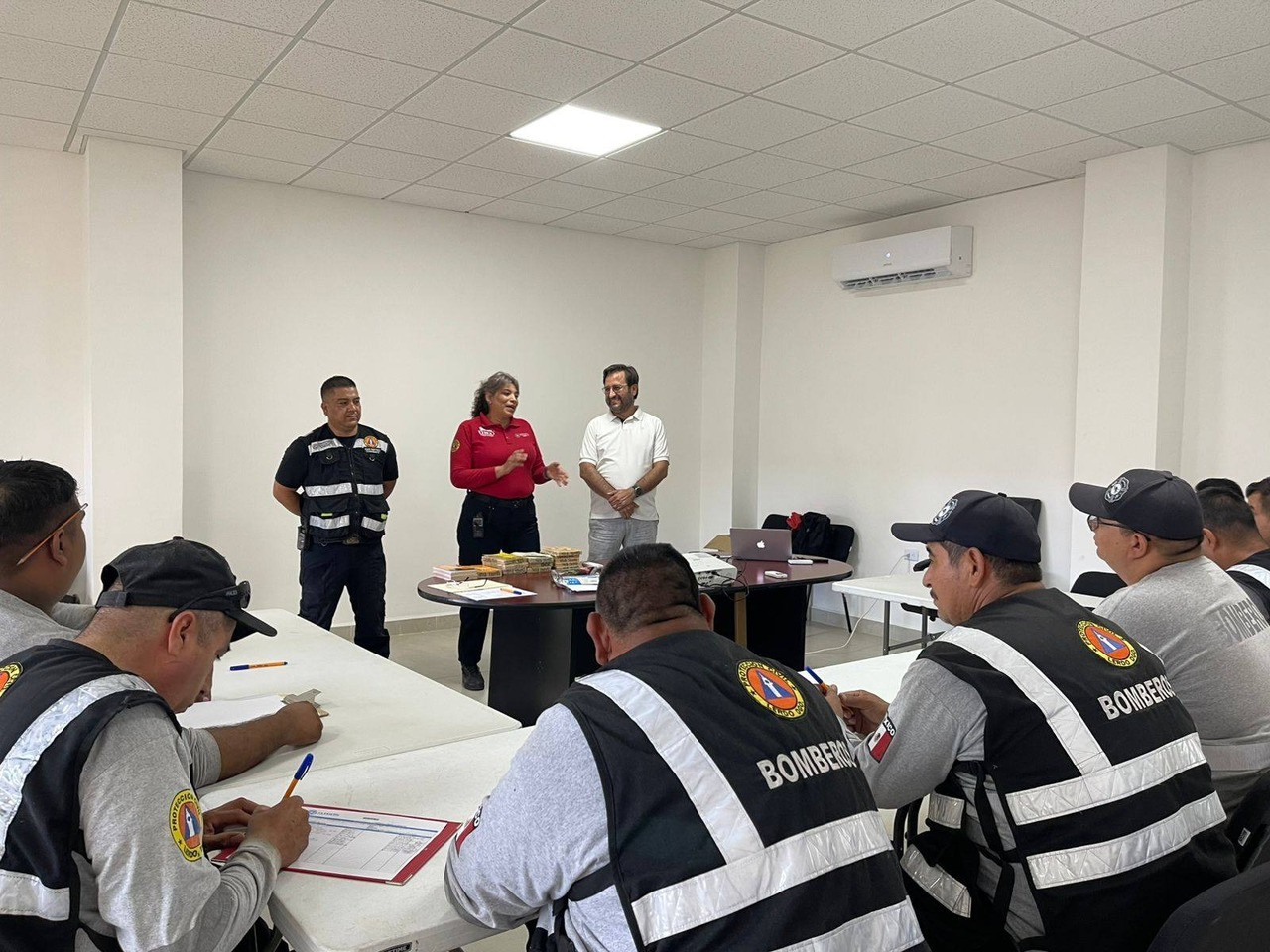 Fortalecen sus conocimientos ante emergencias químicas. (EL SIGLO DE TORREÓN)