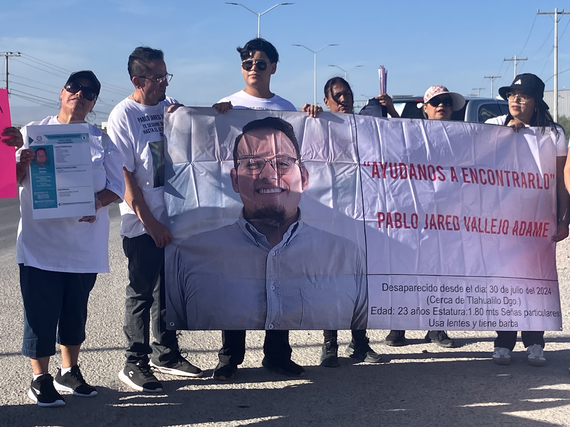 Familiares se manifiestan a un año de no saber del paradero de Pablo Jared Vallejo Adame
