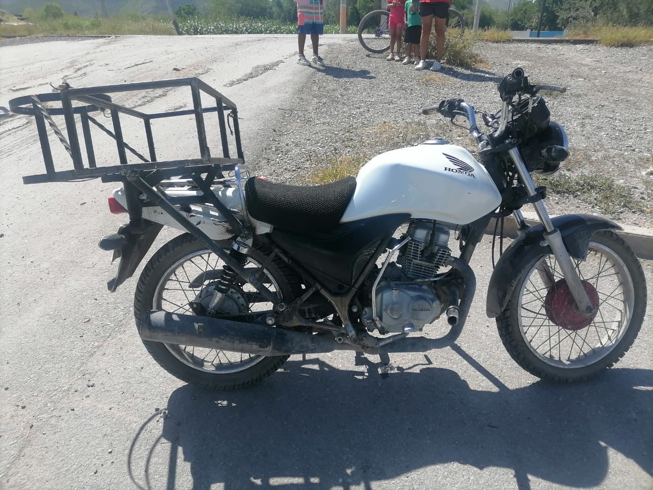Camioneta arrolla a motociclista en Lerdo y se da la fuga