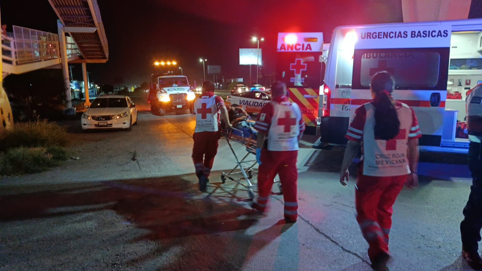 Motociclista y conductor de triciclo resultan lesionados tras choque en periférico de Torreón