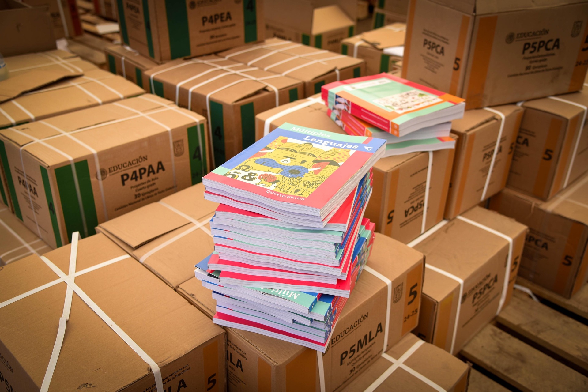 Entregarán libros y uniformes en septiembre