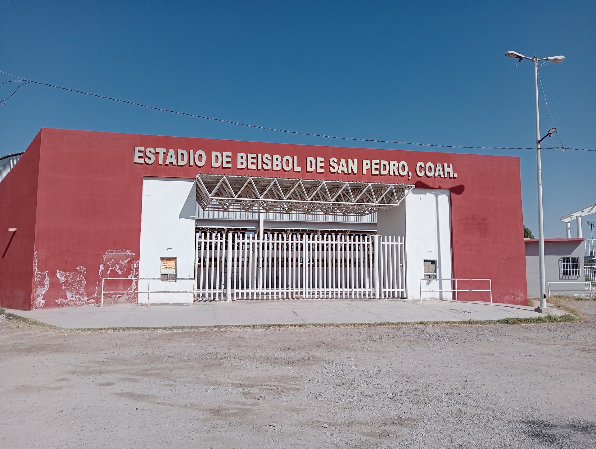 Se reanuda gran final de la liga de beisbol en San Pedro