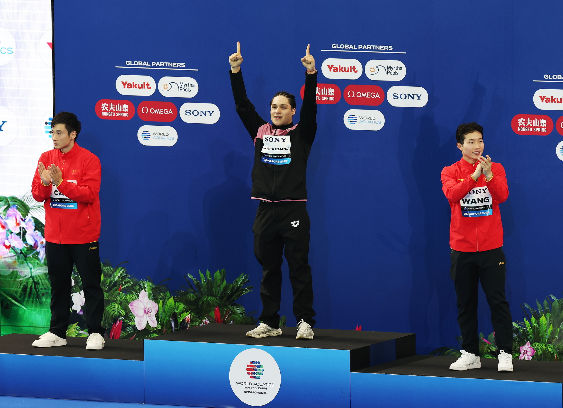 Osmar Olvera vence al imperio chino y conquista el oro mundial en trampolín