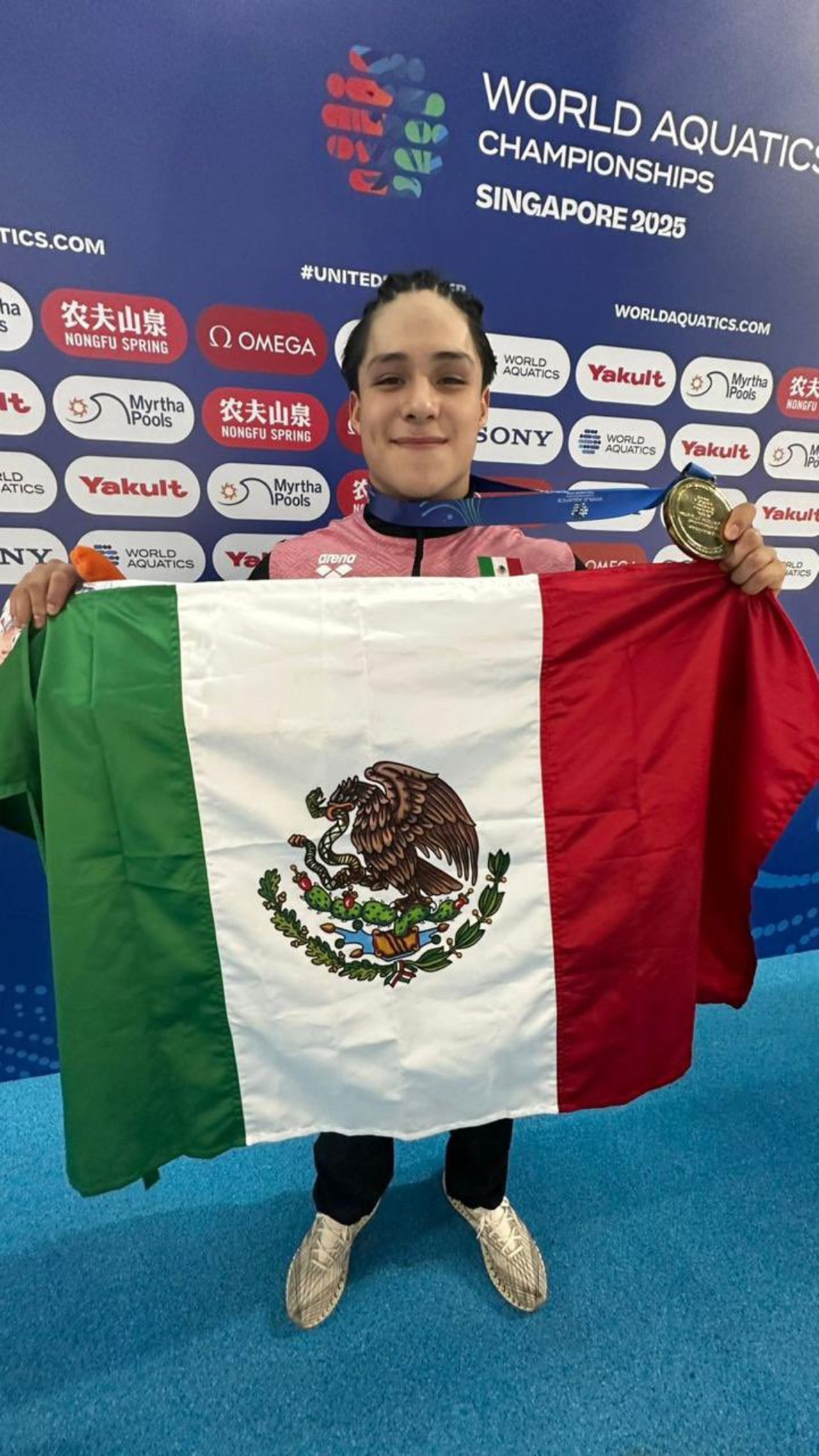 El clavadista mexicano se alzó en lo más alto del podio tras consagrarse en el trampolín de tres metros en el Mundial de Singapur.