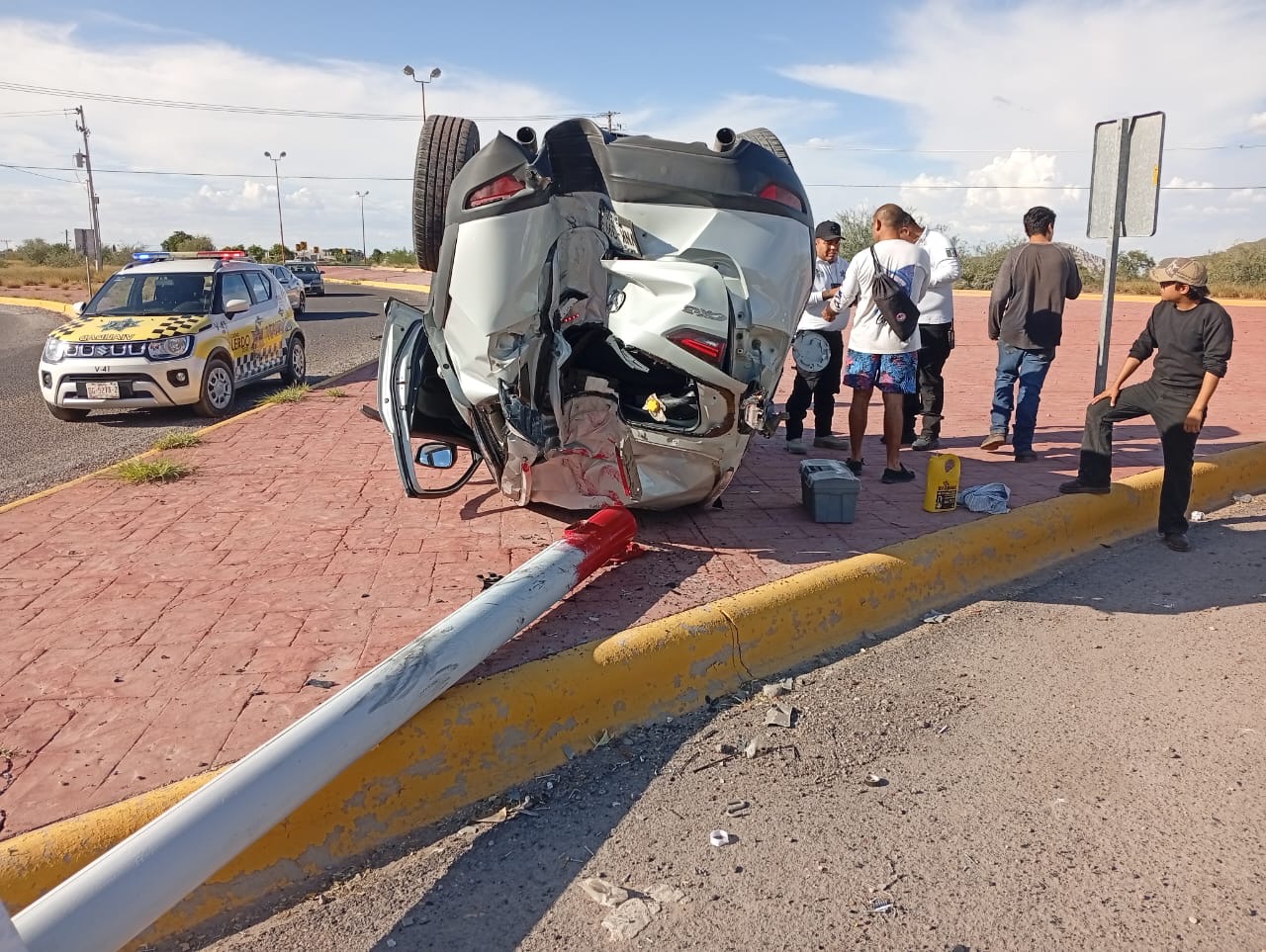 Elemento del Ejército Mexicano protagoniza volcadura en Lerdo