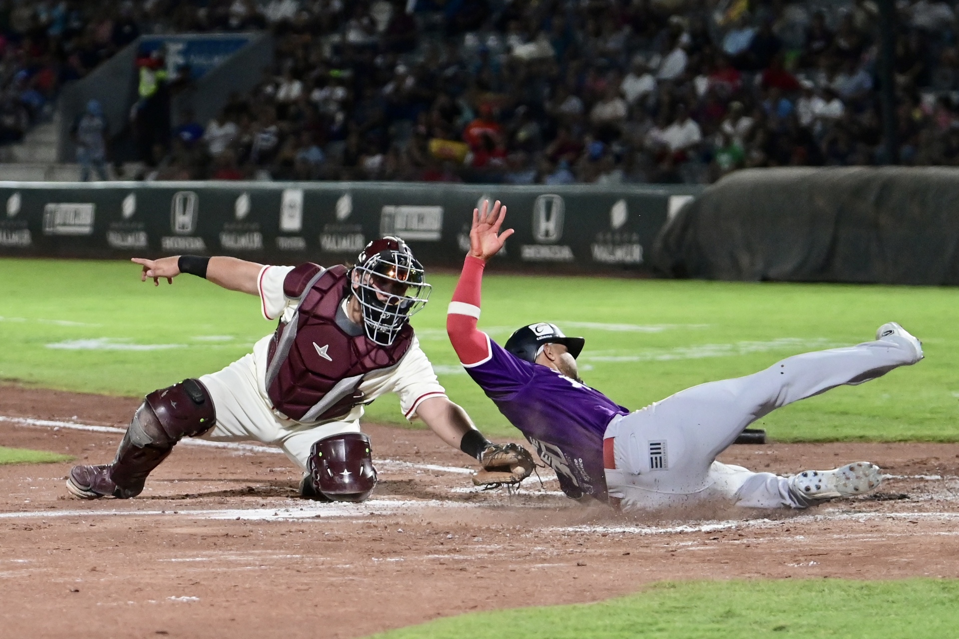 Nuevamente los errores del bullpen marcaron el rumbo del encuentro en casa. (Fotografía Enrique Terrazas)
