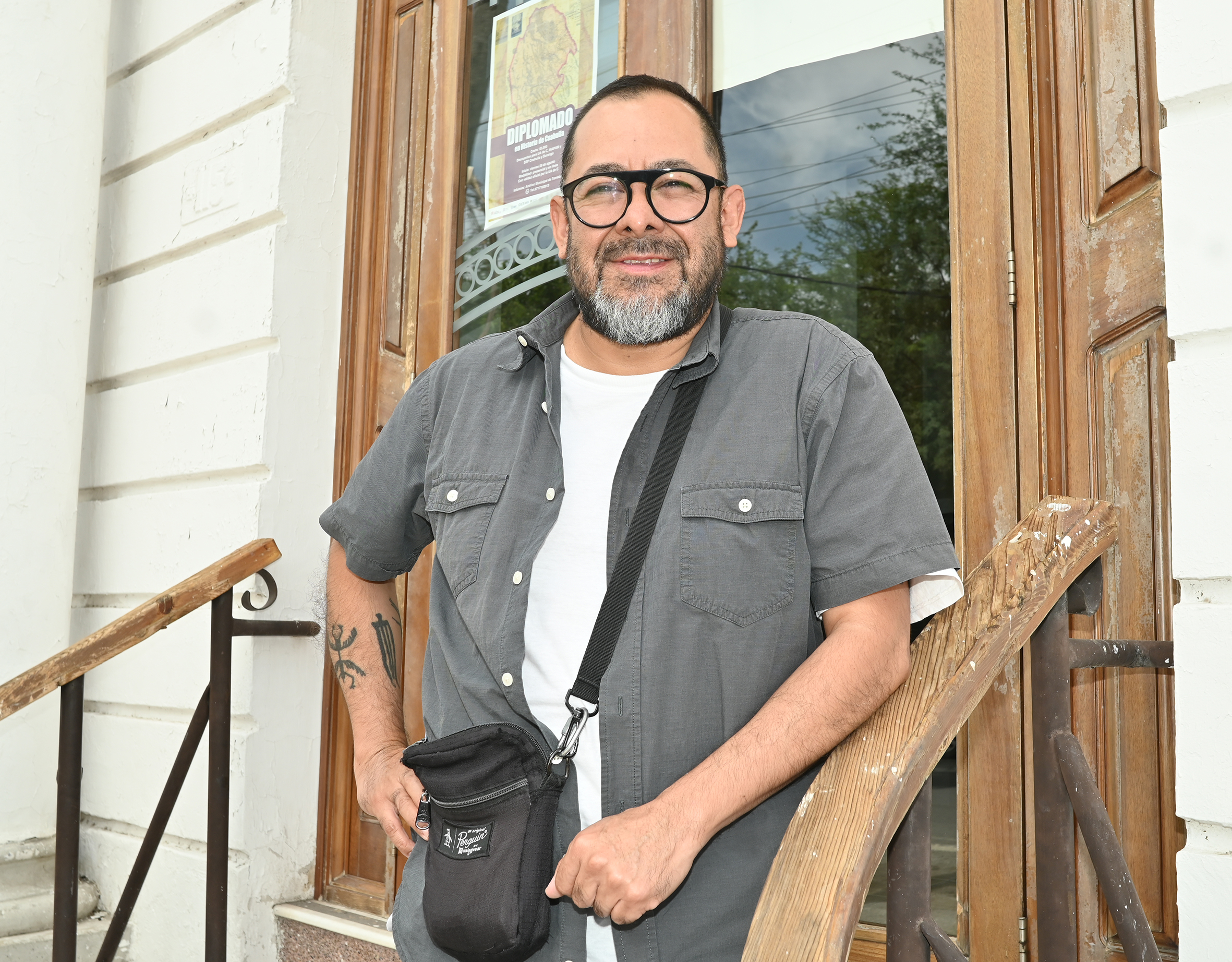Francisco Martínez Pérez a las afueras del Archivo Municipal de Torreón. EL SIGLO DE TORREÓN / Ramón Sotomayor