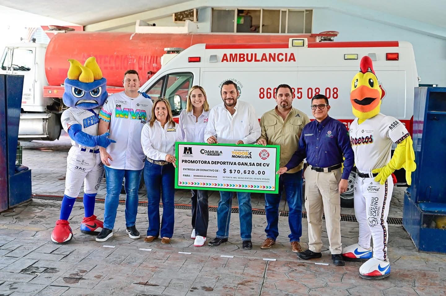 Entregan cheque por más de 70 mil pesos a Bomberos de Monclova