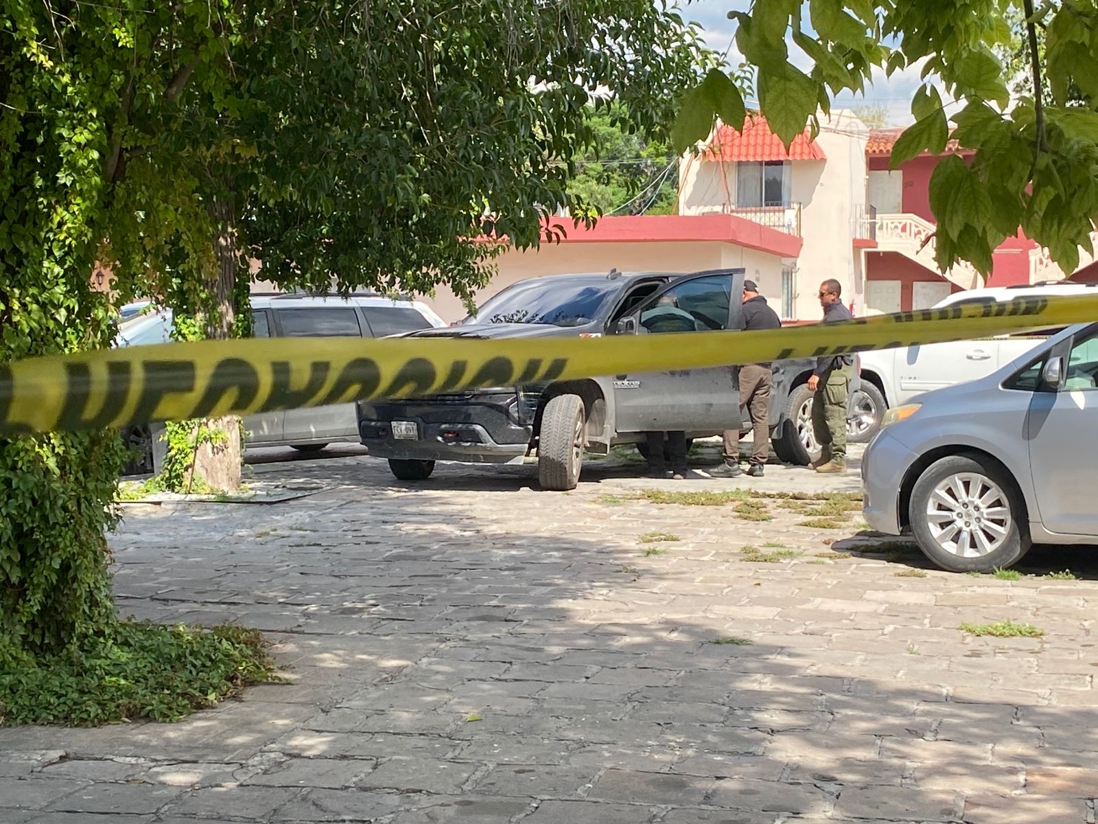 Encuentran sin vida a un hombre en el cuarto de un hotel