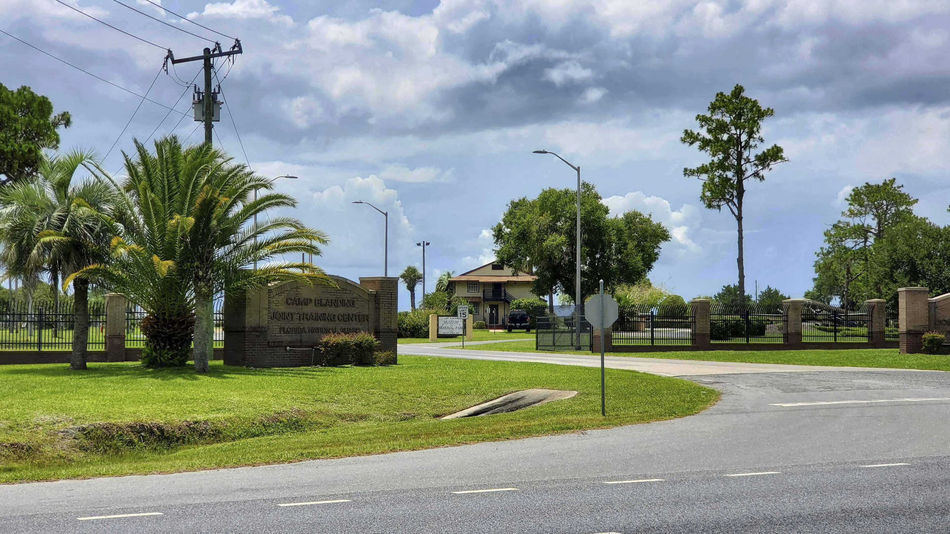 Florida se prepara para construir un nuevo centro de detención de inmigrantes