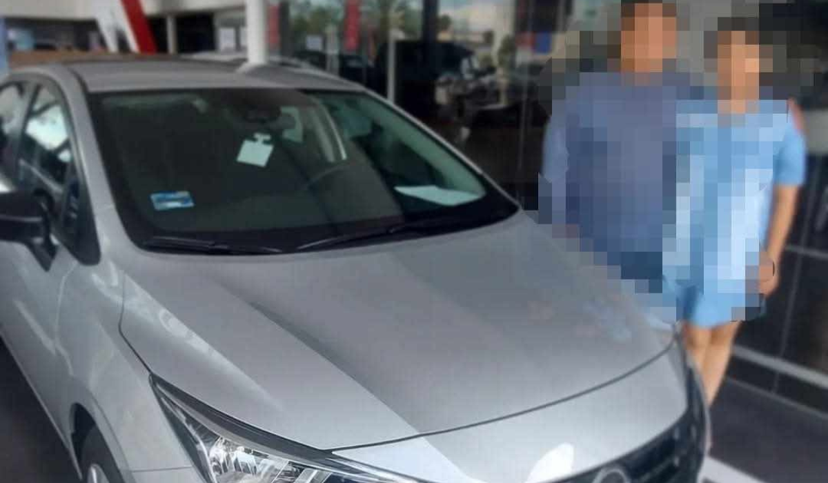 Despojan con violencia a joven de su automóvil