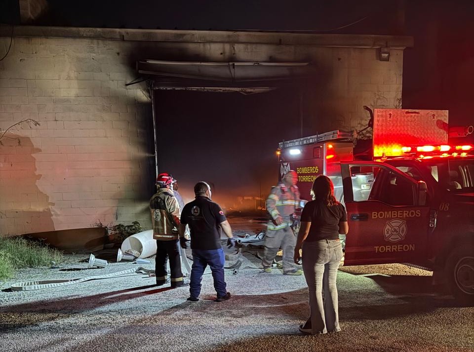 Controlan incendio en bodega de instalaciones feriales en Matamoros, Coahuila