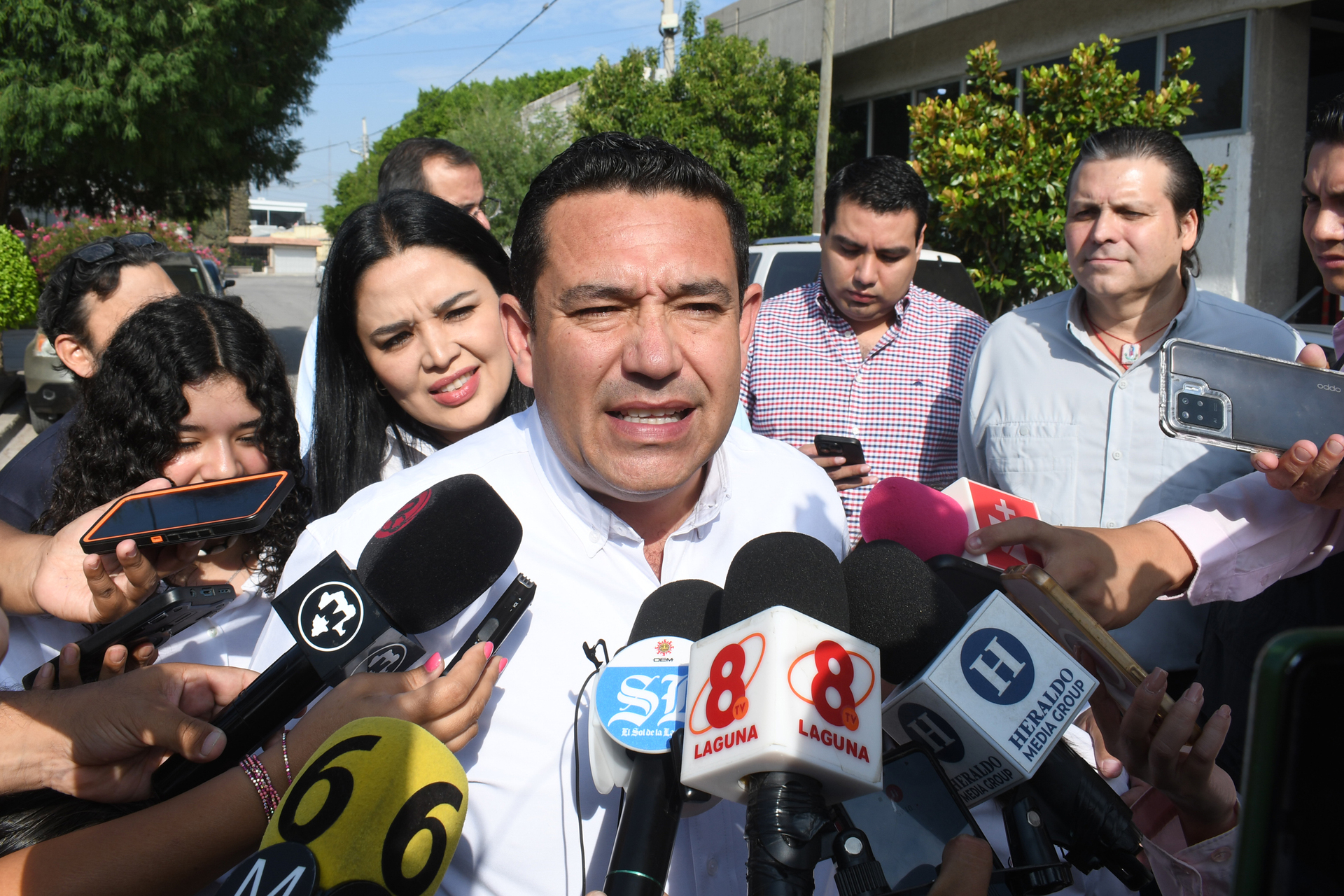 Critica Raúl Meraz operativos en hora pico; es por seguridad, responde Román Cepeda