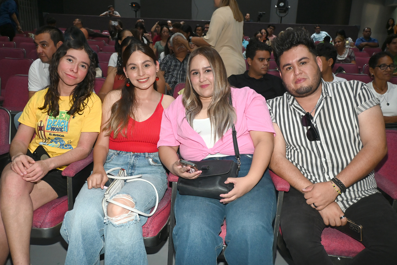 Alejandra, Cecilia, Daniela y Ulises.