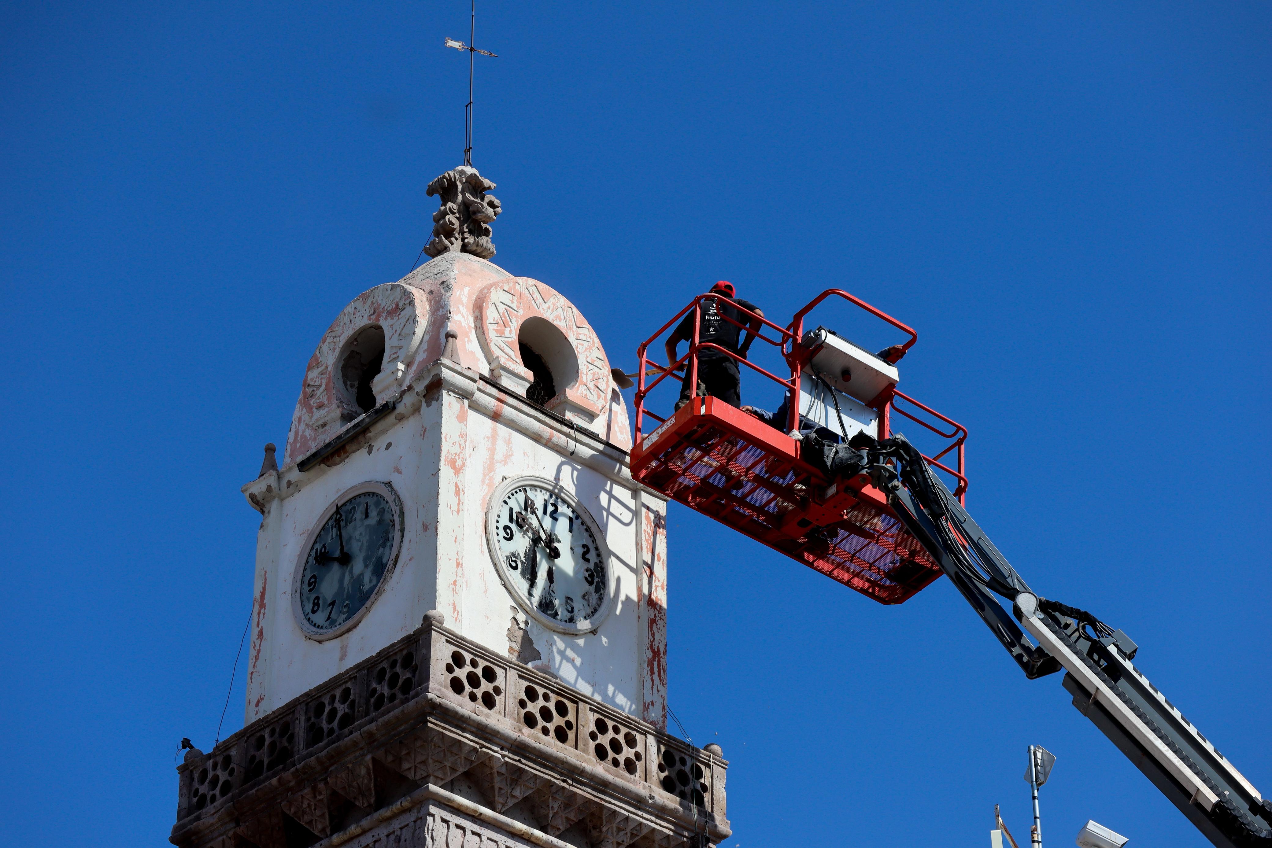 Dan mantenimiento a la Presidencia Municipal de Lerdo