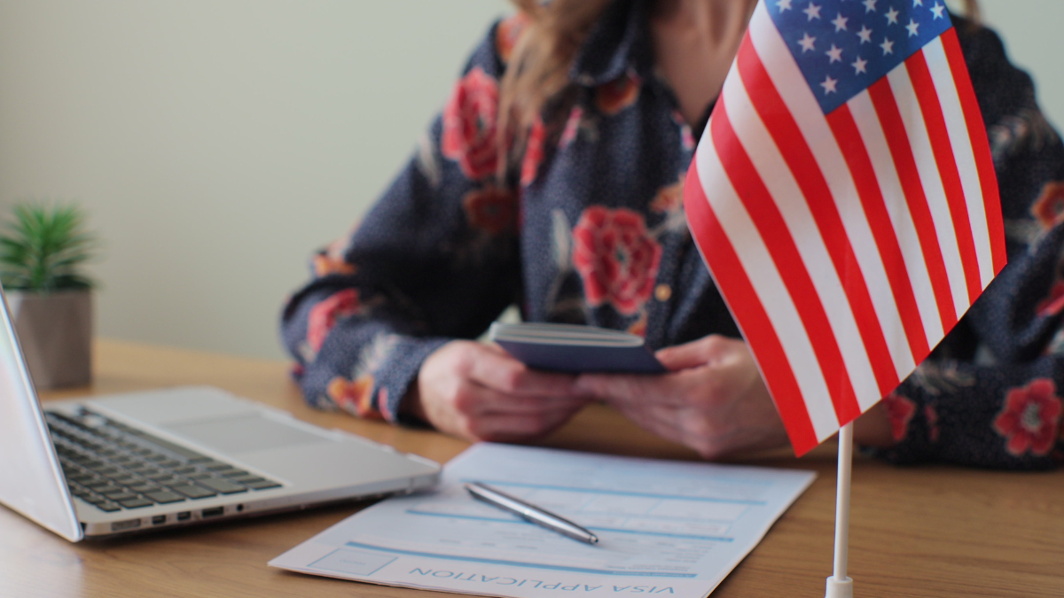 Trabajar, estudiar o quedarse más tiempo del permitido son razones para perder la visa americana/ Especial