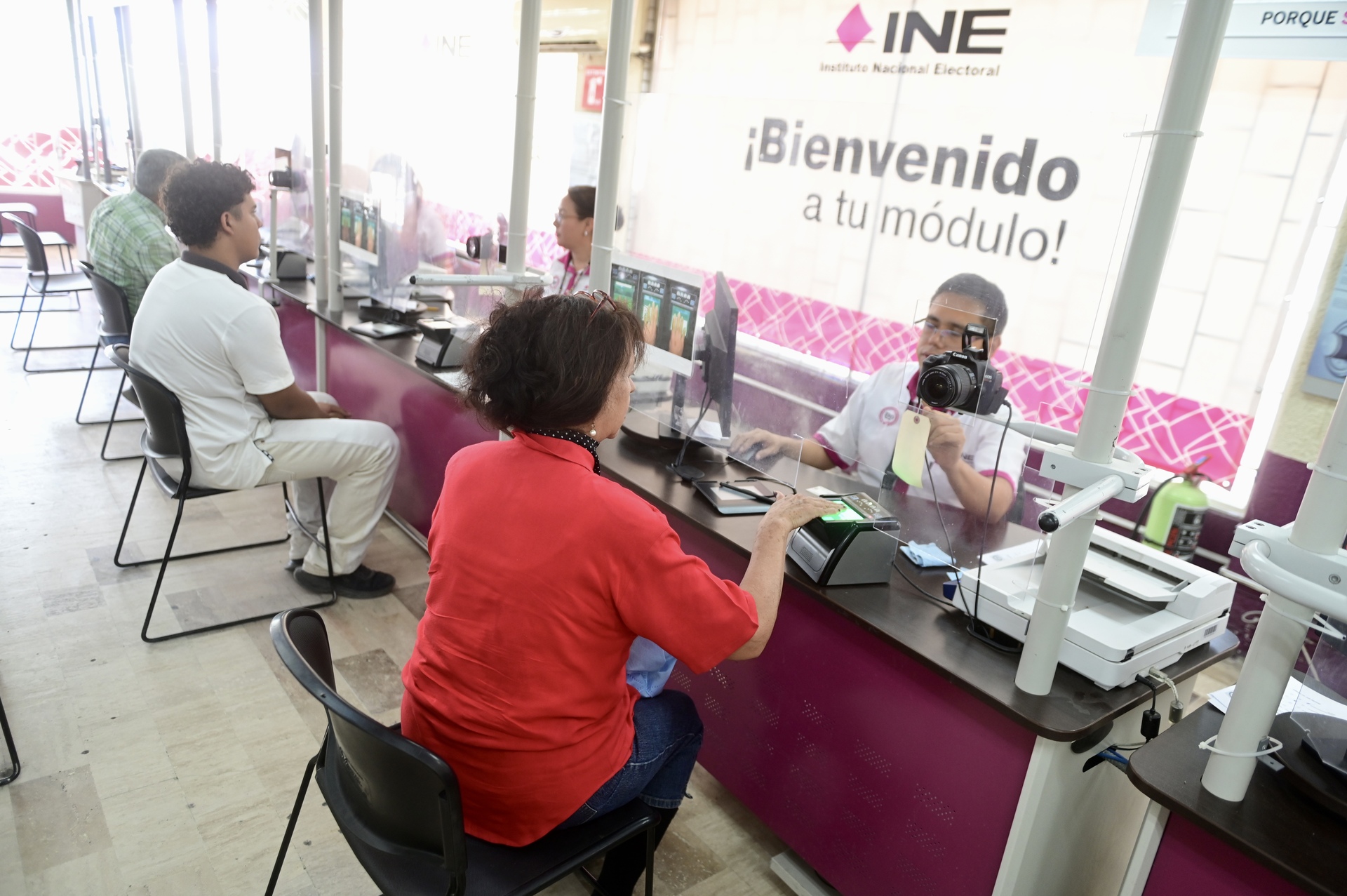 INE aprueba nuevo modelo de credencial para votar para 2026