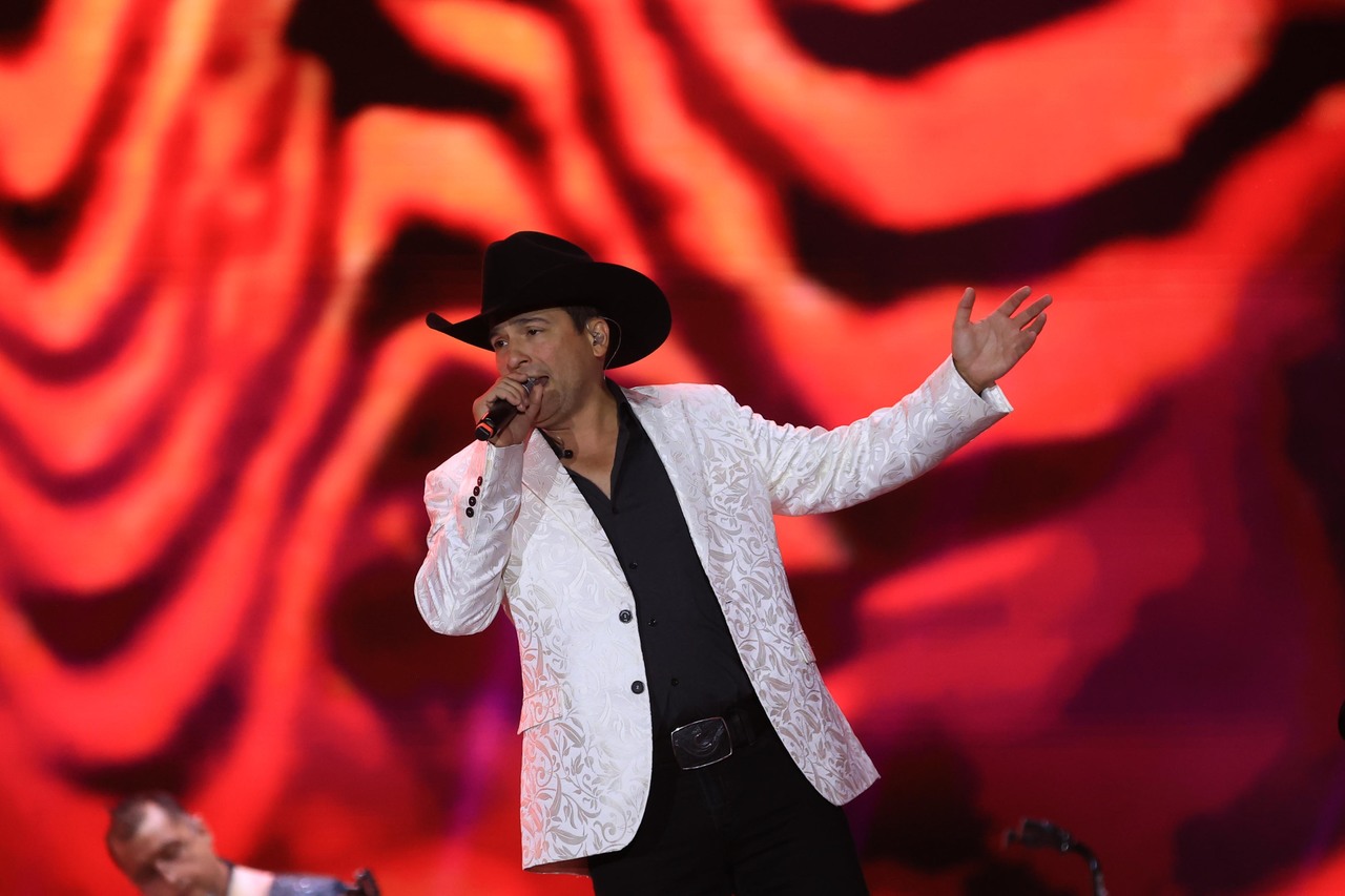 Despedida a lo grande. Ahora Bobby deleita a su público con la segunda parte de proyecto grabado en Monterrey, Nuevo León.