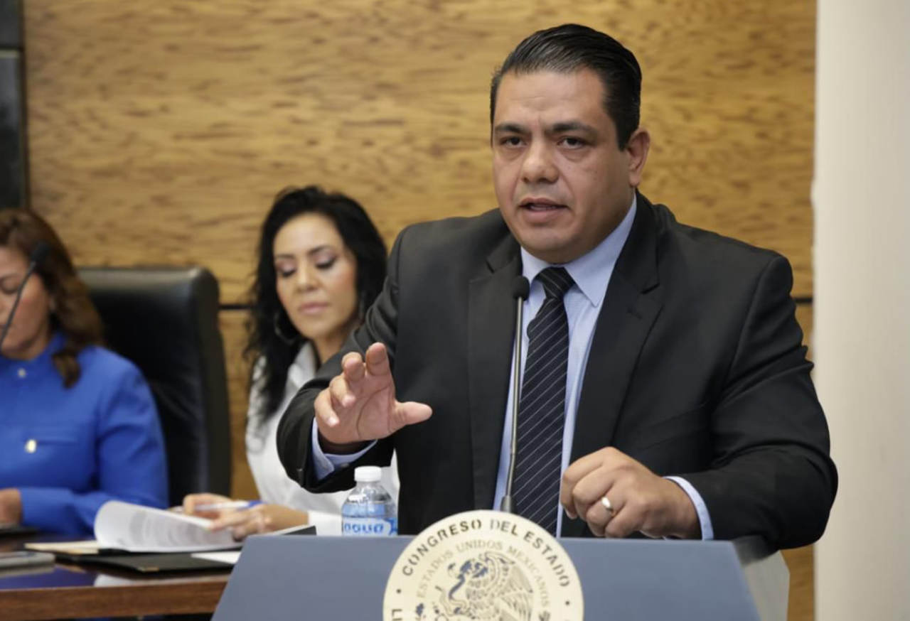 El diputado Alejandro Mata en la tribuna del Congreso.