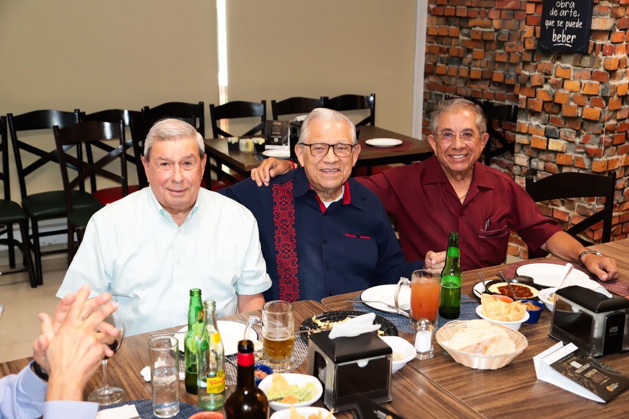 Francisco Javier Zavala, Javier González y Roberto Flores.