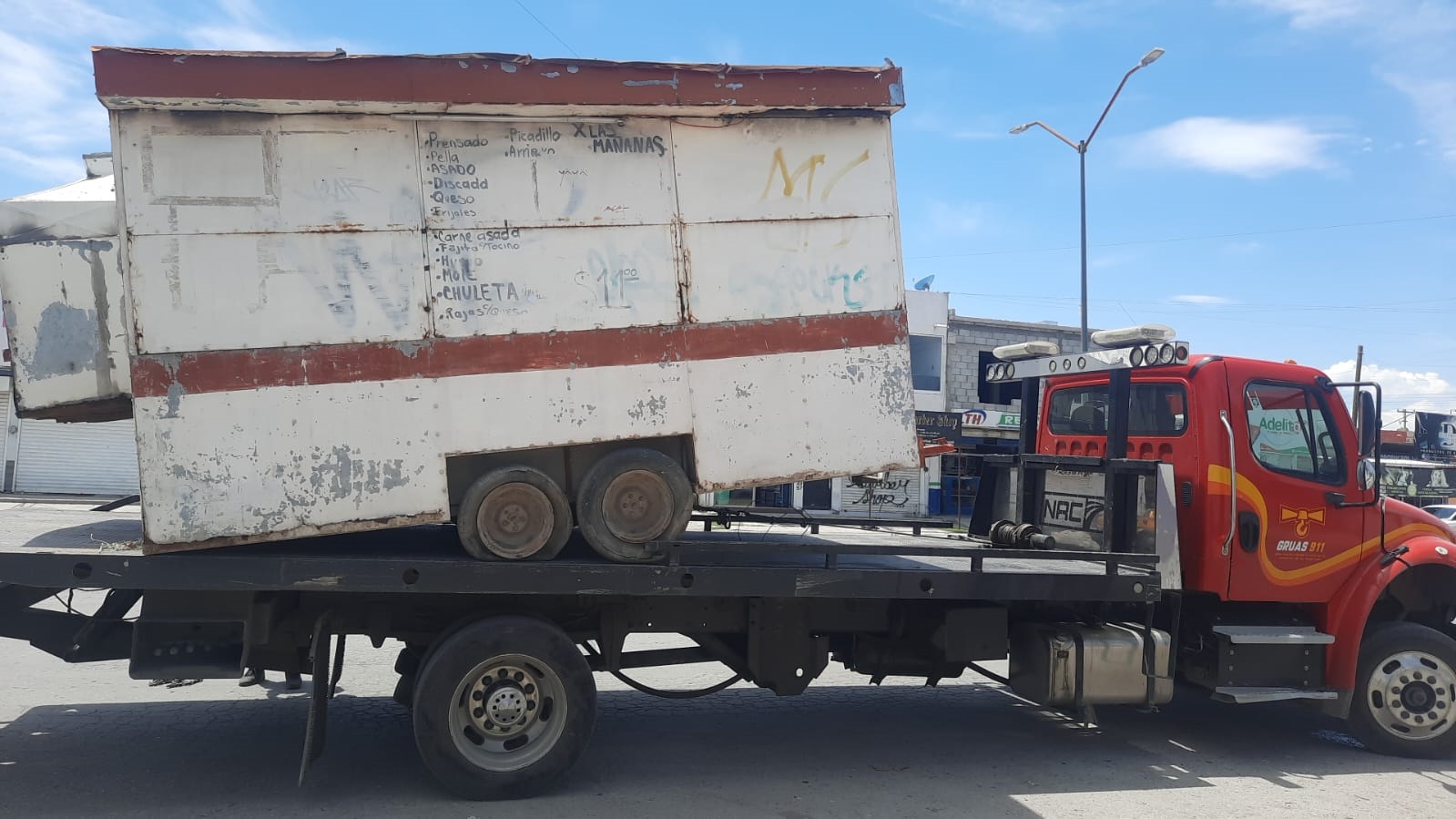 Retiran tabaretes y vigilan comercio ambulante en Torreón