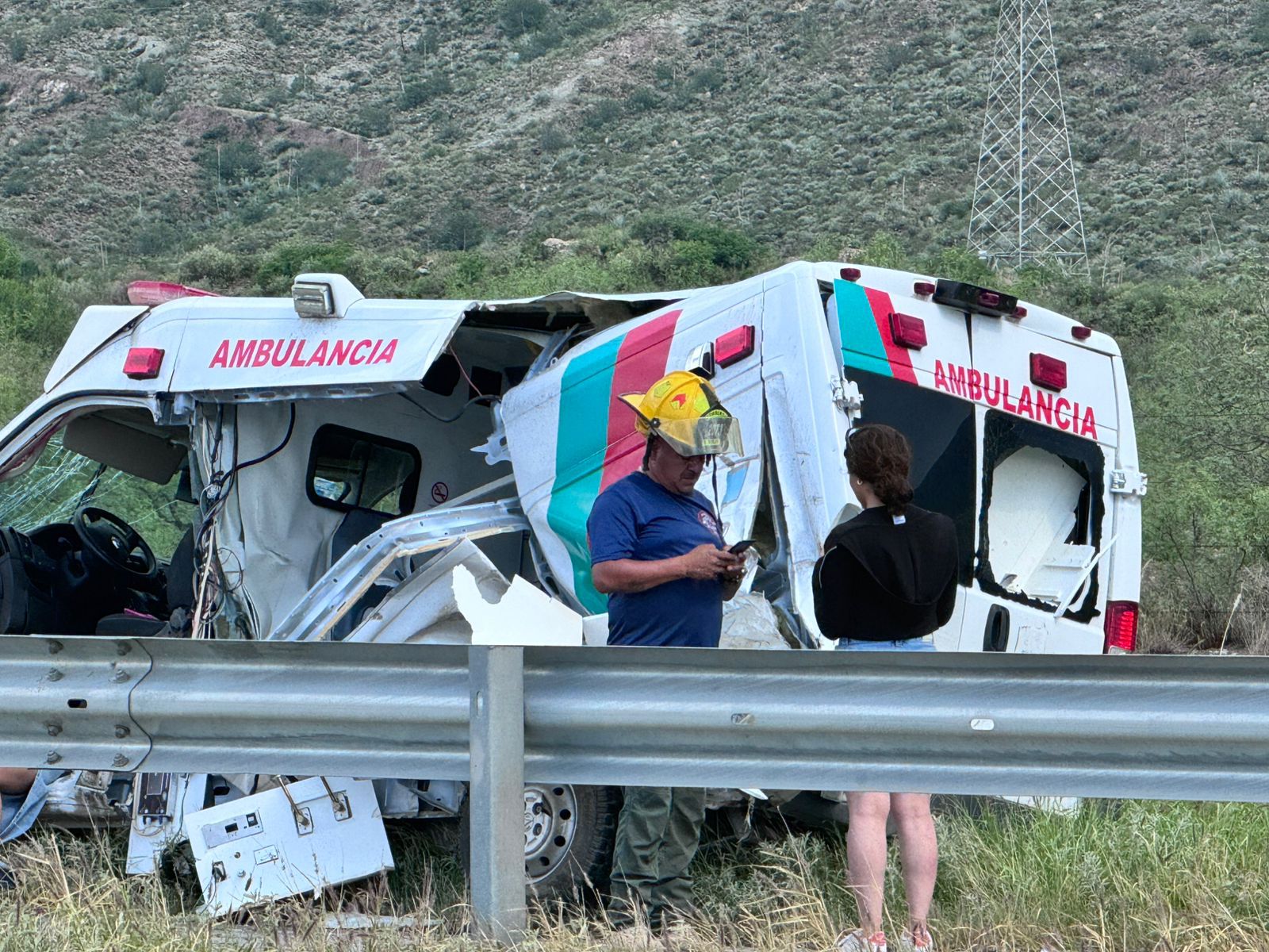 Muere una bebé luego de que un tráiler impactara la ambulancia en la que viajaba