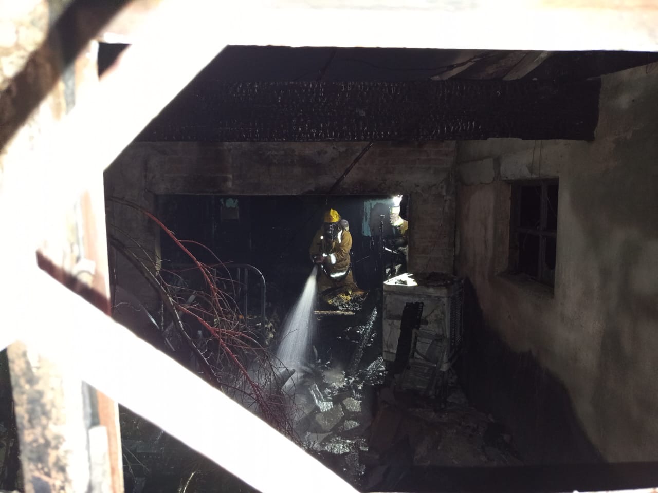 Fuego consume casa en el Centro de Lerdo