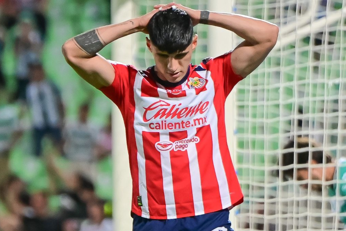 Alan Pulido rompe el silencio tras fallar penal contra Santos Laguna; ¿Qué dijo?