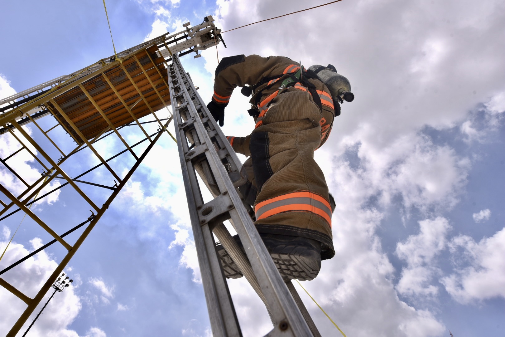 Dan de baja a bombero, presuntamente involucrado en decomiso de droga