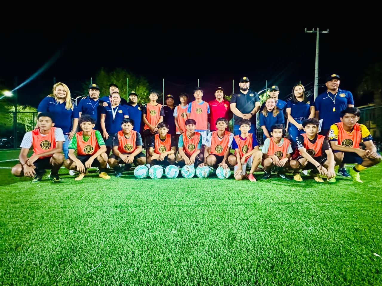 Invitan a niños y jóvenes a la academia de futbol 'Apaches TRC'
