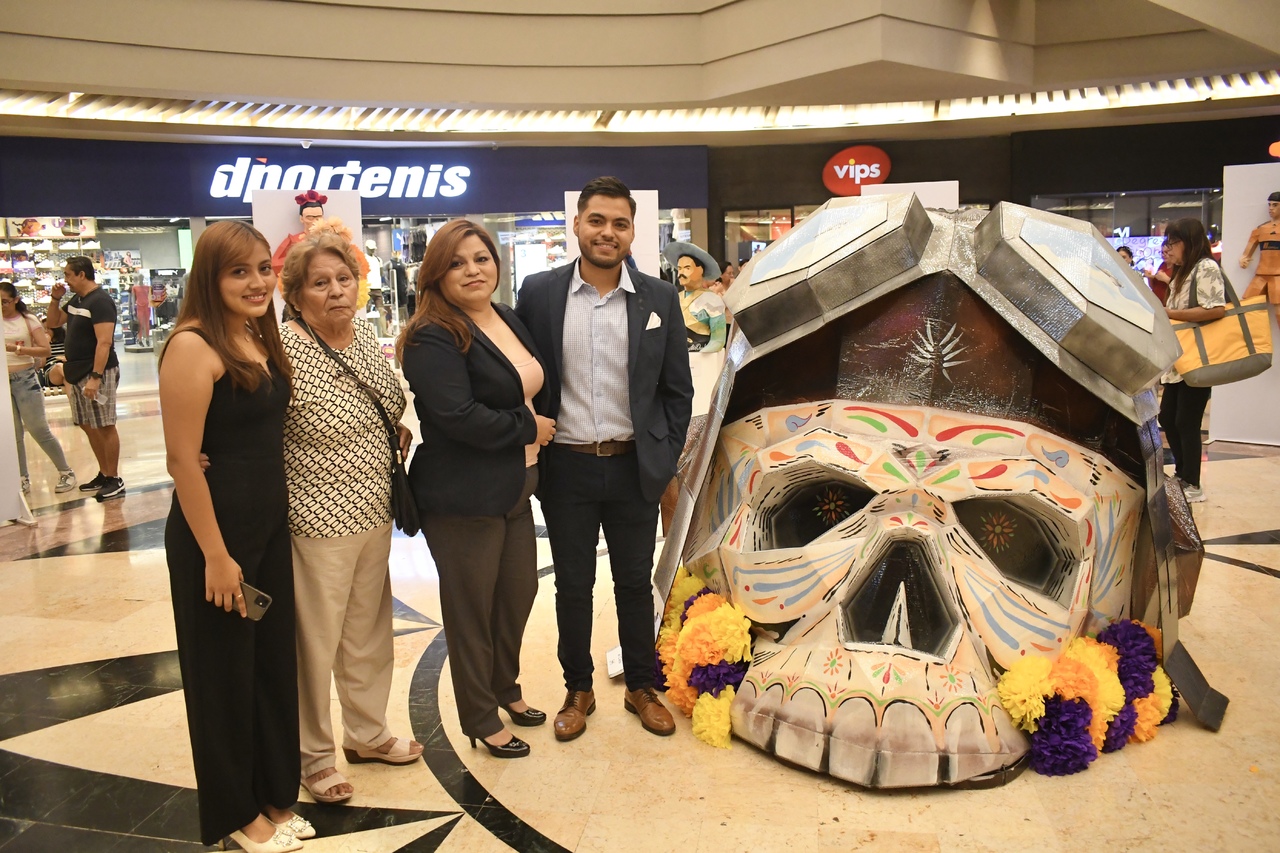 Yuliana, Martha Martínez, Martha Sandoval y Alex Daniel.