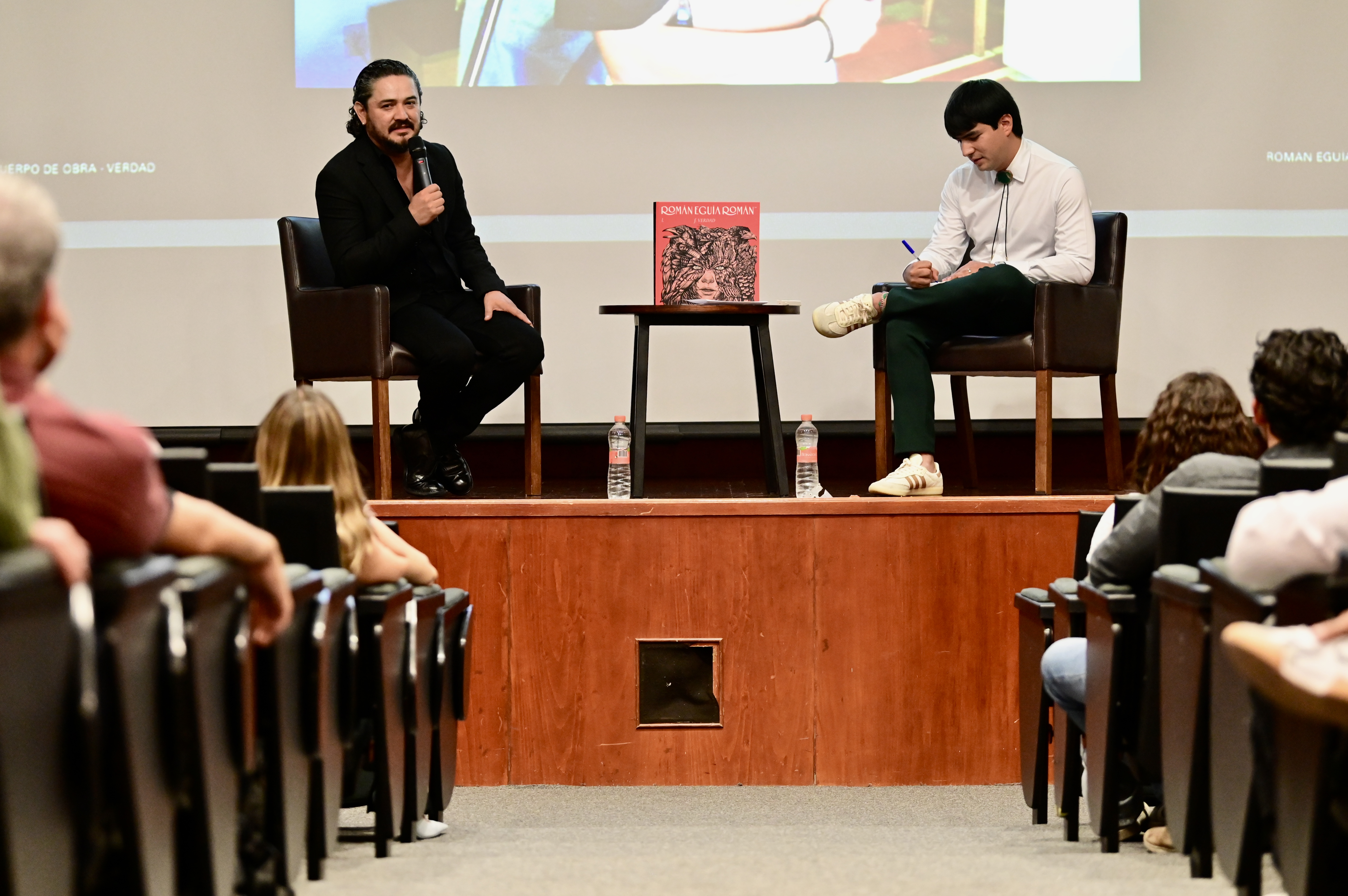 Román Eguía y Aldo Valdés en la presentación del libro Verdad. EL SIGLO DE TORREÓN / Enrique Terrazas