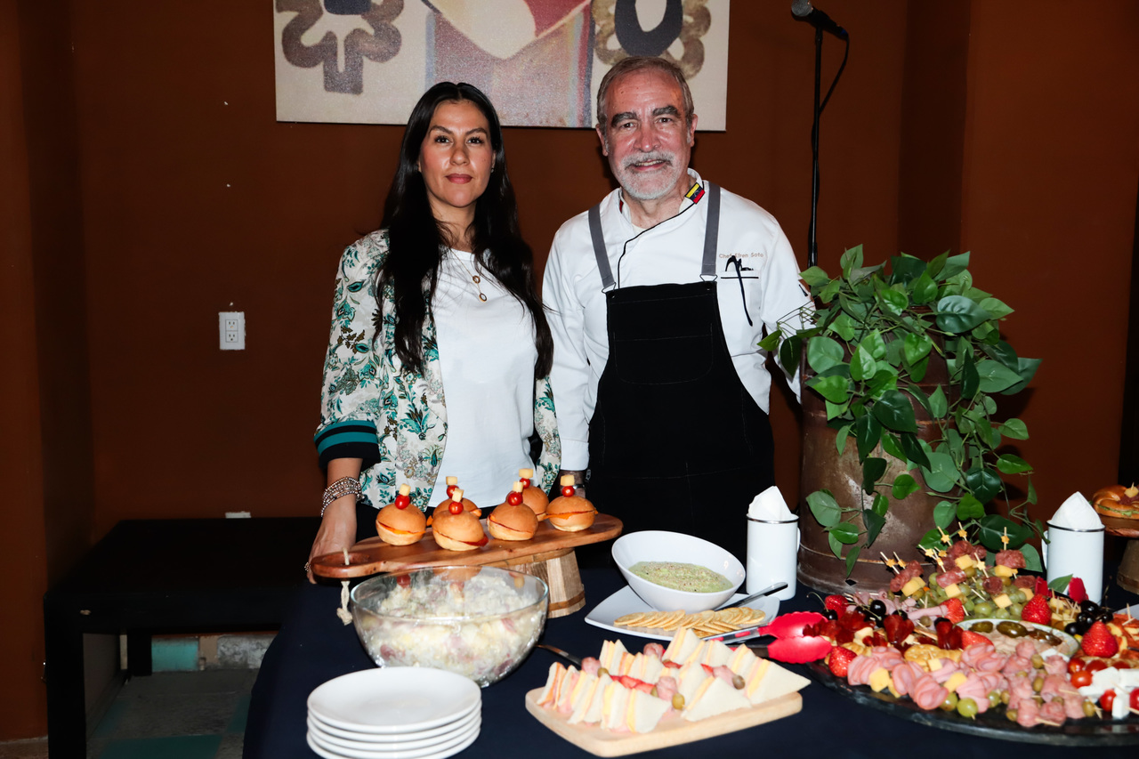 María García y Chef Efrén Soto.