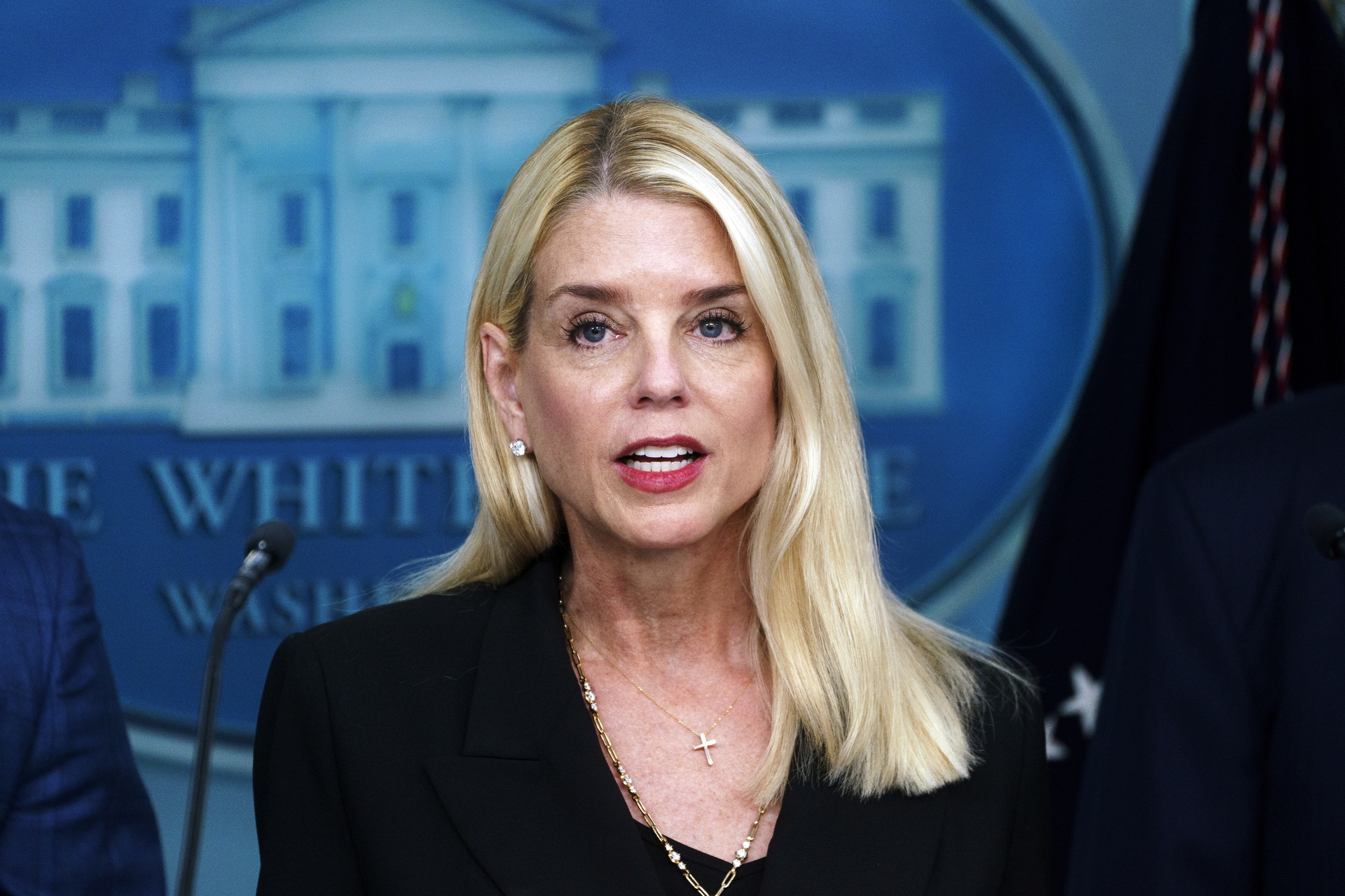 Incauta Estados Unidos 700 millones de dólares en activos a Nicolás Maduro