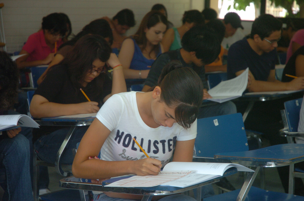 La legislación vigente carece de mecanismos claros y sanciones suficientemente disuasorias para
castigar de manera ejemplar a las instituciones que incurren en esta práctica. (EL SIGLO DE TORREÓN)