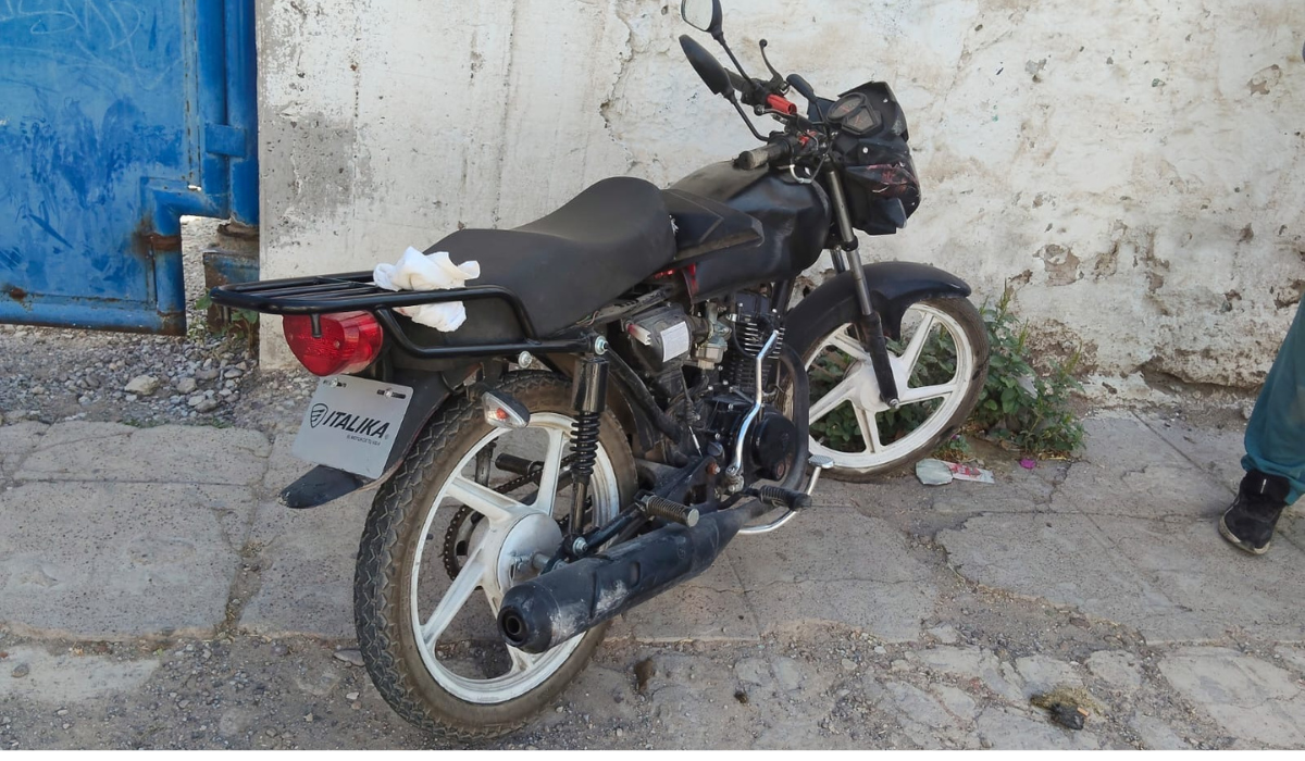 Motociclista termina en el hospital luego de ser impactado por camioneta