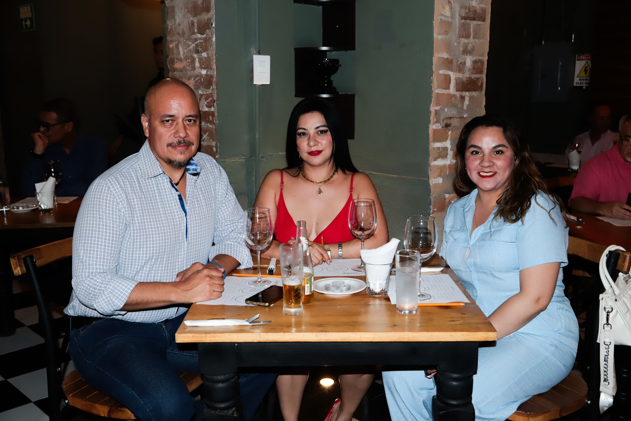 Esaú, Diana y Elizabeth.