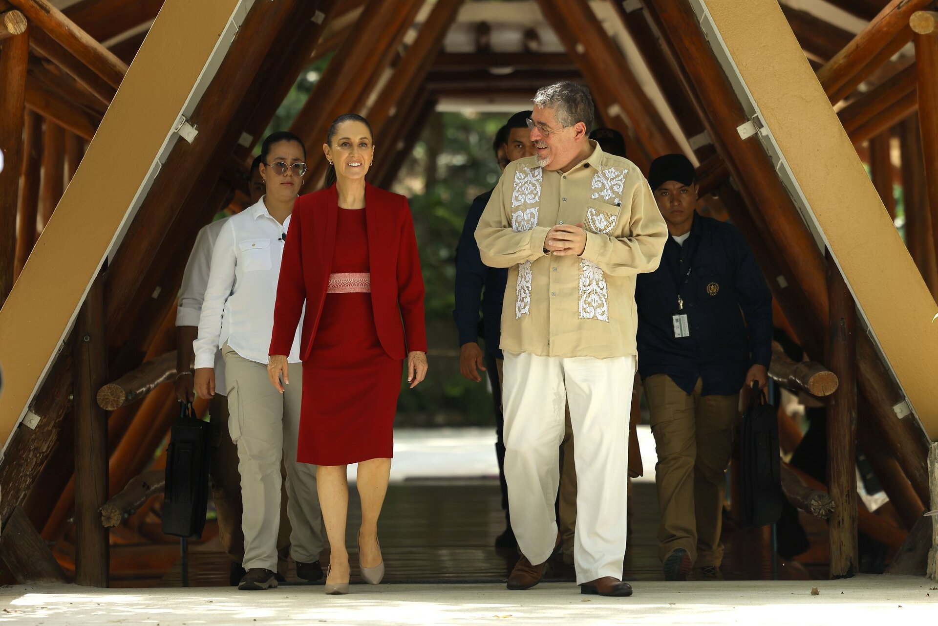 Sheinbaum sostiene reunión con Bernardo Arévalo, presidente de Guatemala