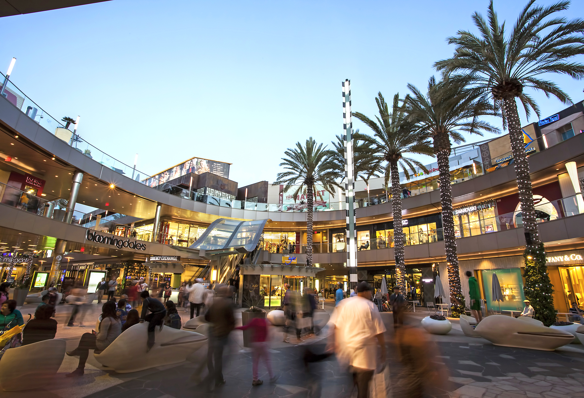 Santa Mónica Place en California, Estados Unidos. Imagen Wikimedia Commons