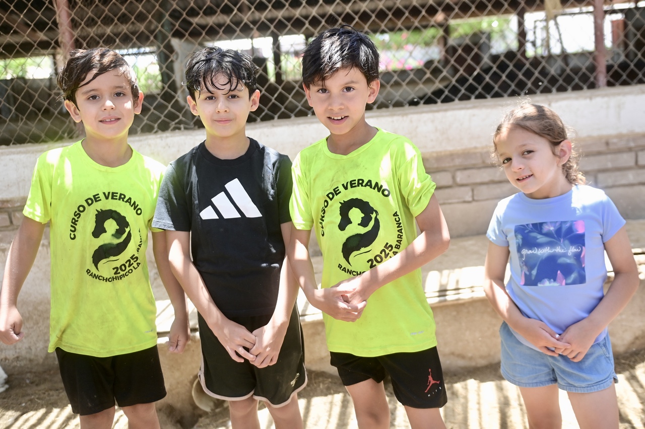 Rodrigo, Porfirio, Pablo y Sofía.