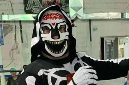 Toda una leyenda del pancracio, la Súper Parka, el conocido Remo Banda, viene a despedirse de los aficionados laguneros. (Especial)
